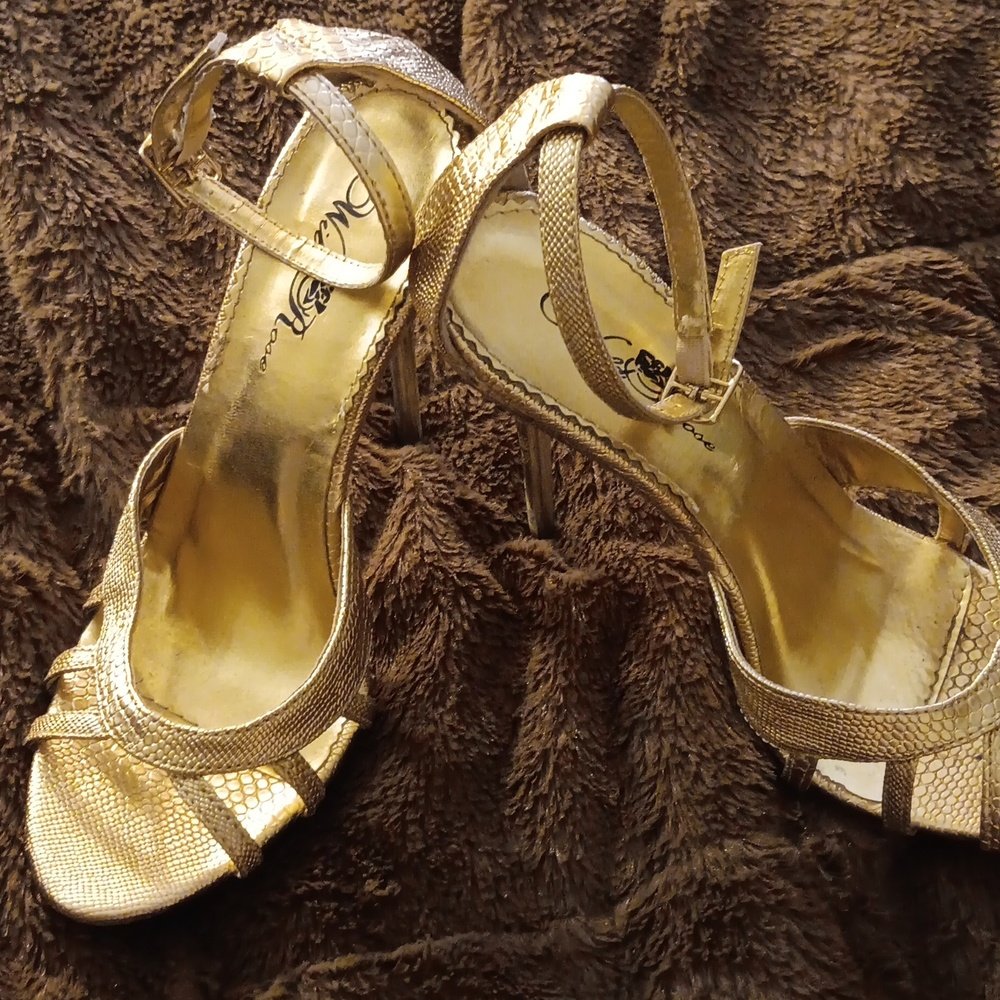Shoes - Picture 8 of 10